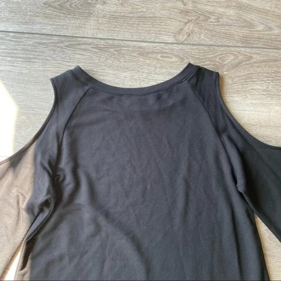 BB Dakota Cold Shoulder Bell Sleeves Top - Picture 11 of 12